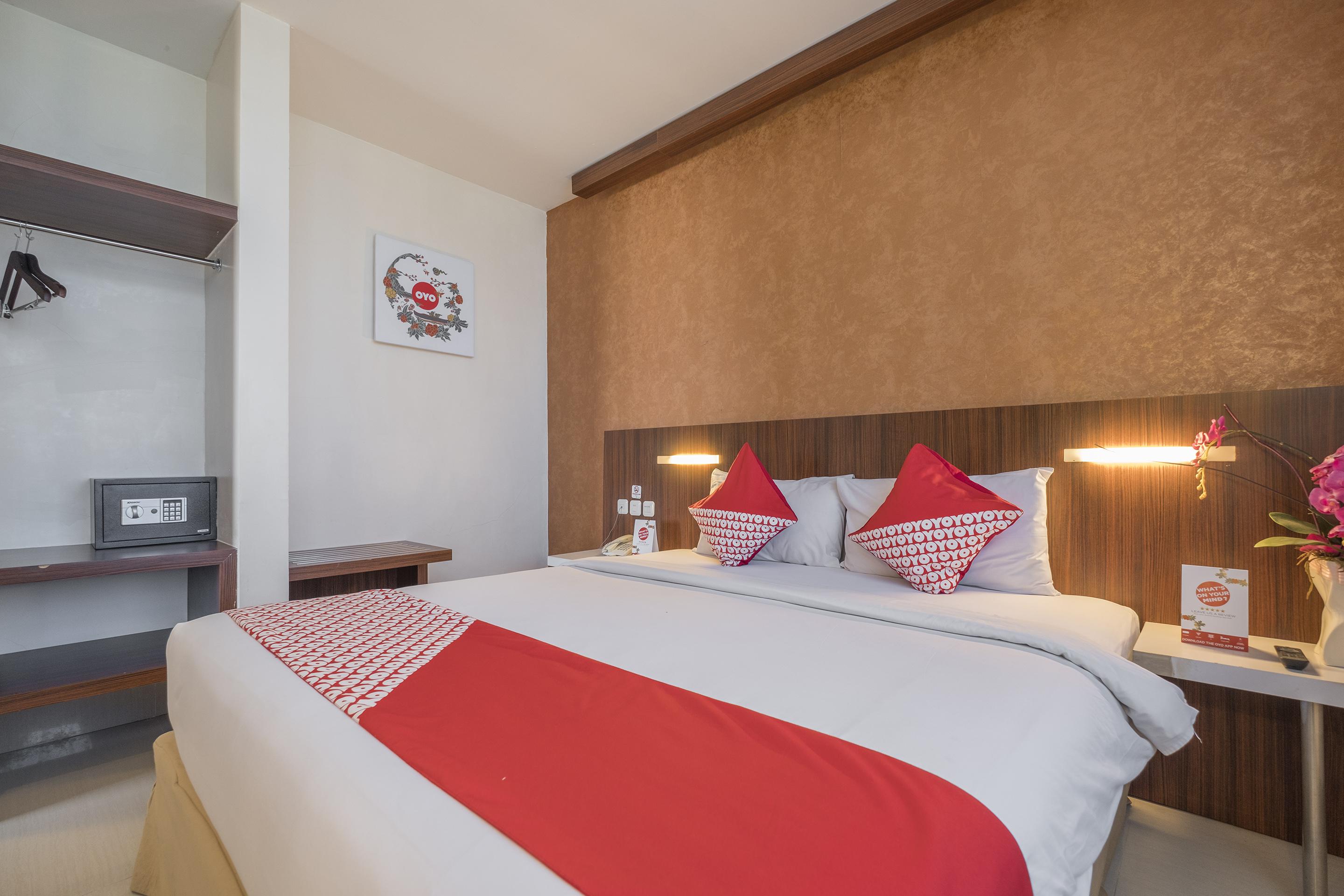 Collection O 1279 Hotel Grand Celino Makassar Exterior photo