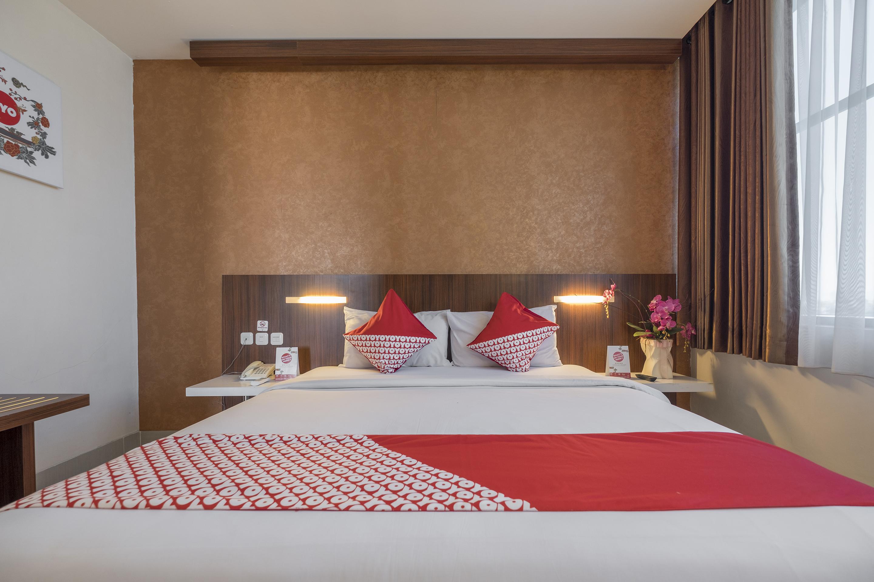 Collection O 1279 Hotel Grand Celino Makassar Exterior photo