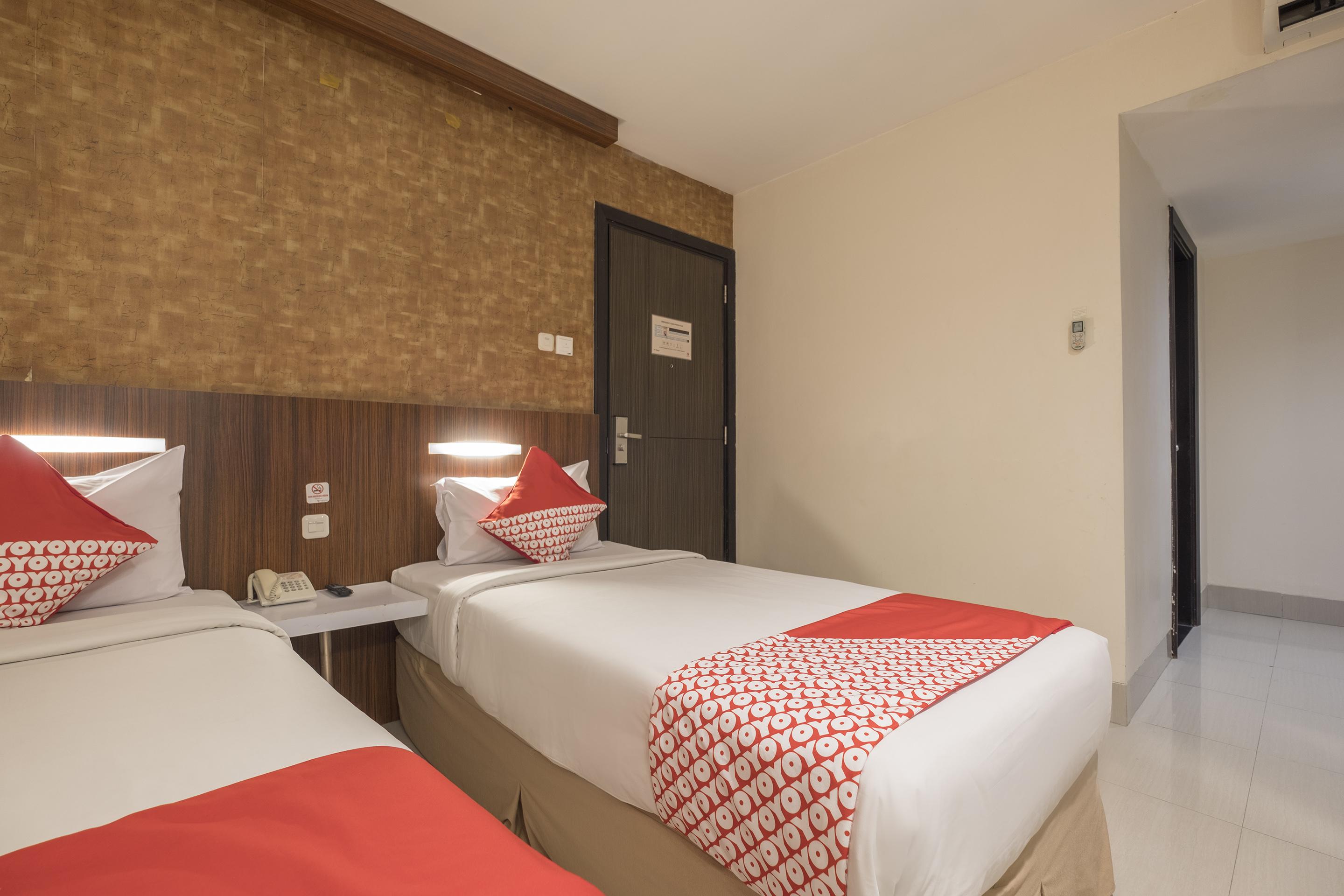 Collection O 1279 Hotel Grand Celino Makassar Exterior photo