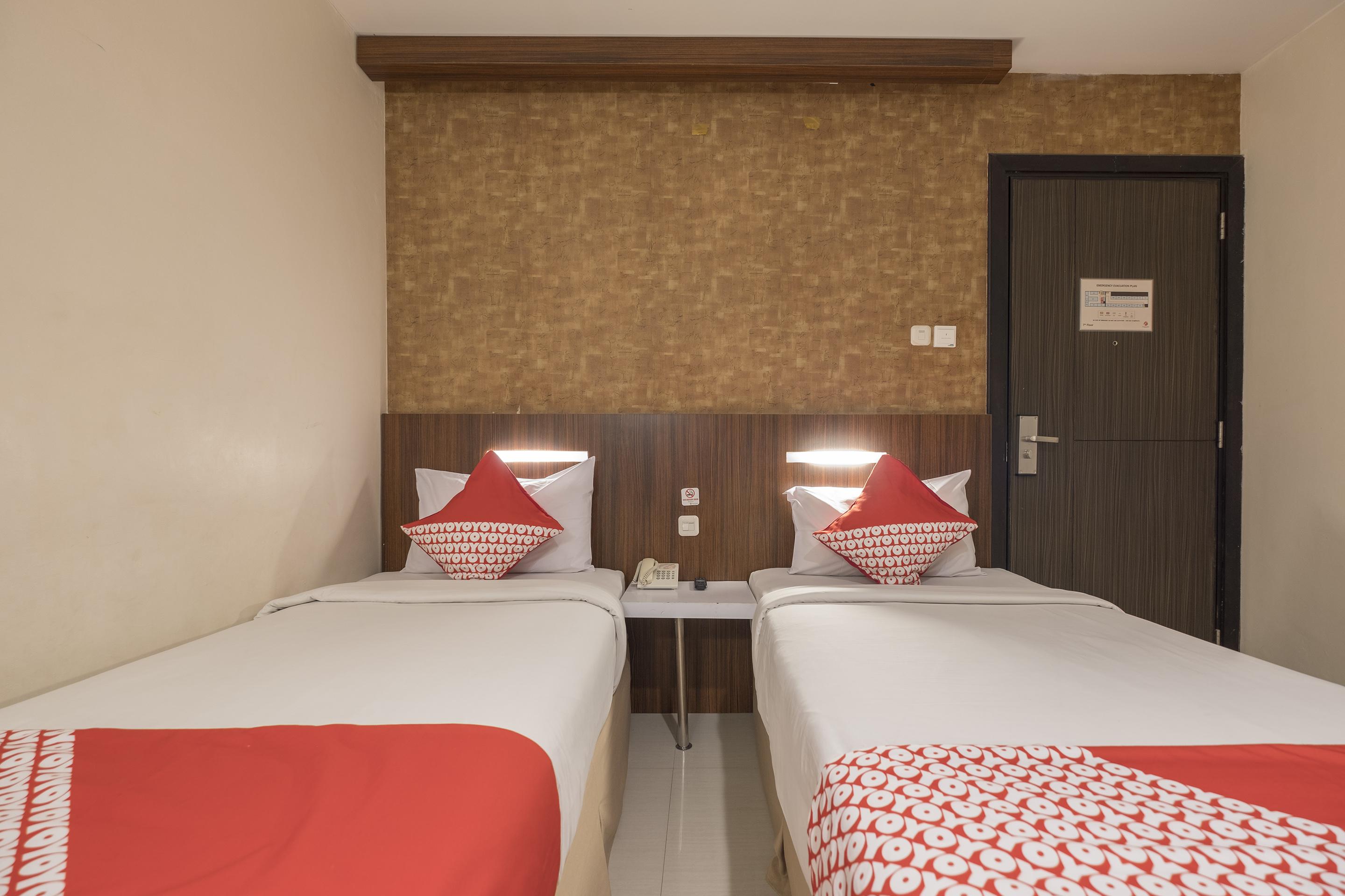 Collection O 1279 Hotel Grand Celino Makassar Exterior photo
