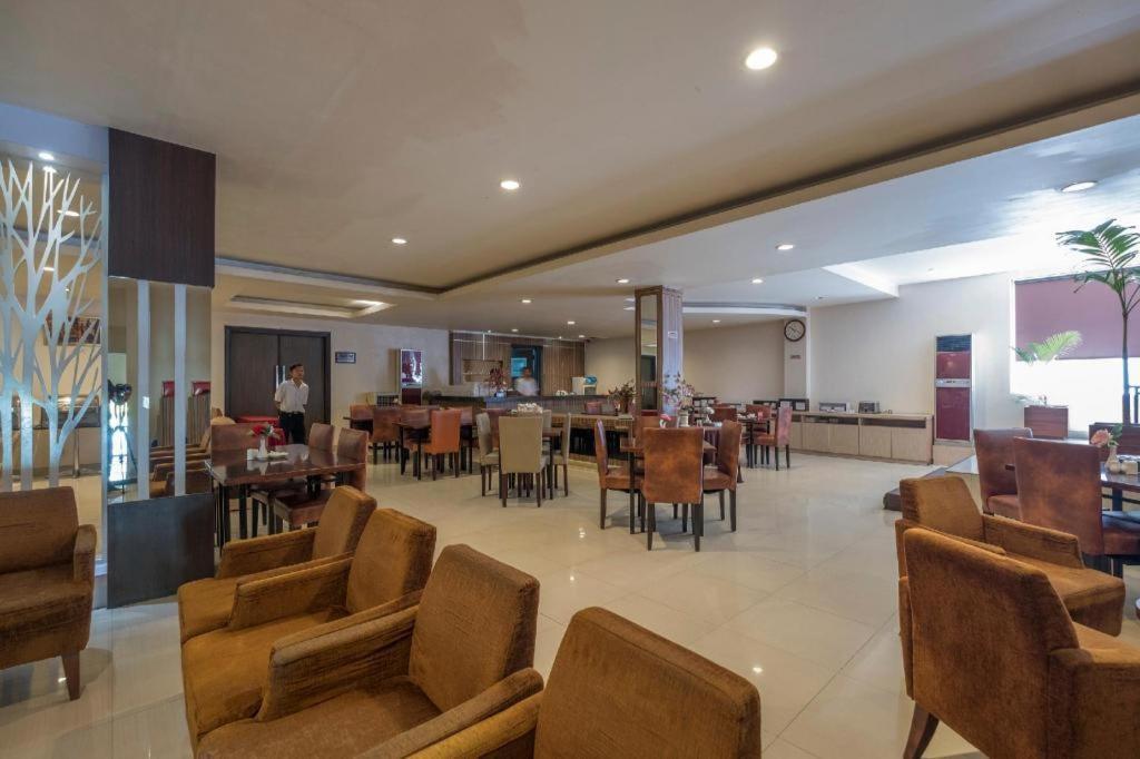 Collection O 1279 Hotel Grand Celino Makassar Exterior photo