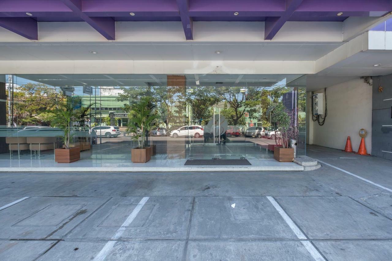 Collection O 1279 Hotel Grand Celino Makassar Exterior photo