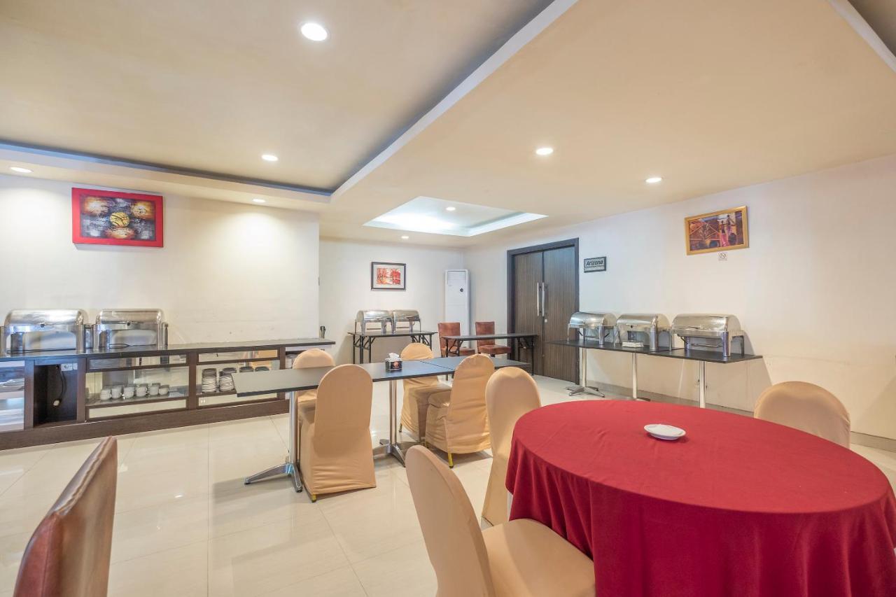 Collection O 1279 Hotel Grand Celino Makassar Exterior photo